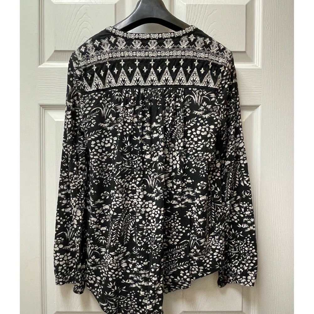 Lucky Brand Women's Sz L V-Neck Mixed Fabric‎ Embroidered Lace Black & White Top - Picture 8 of 16